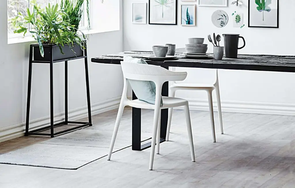 1689265120_retro-white-chair-home-garden-dinnertable.webp
